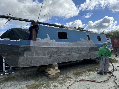 Sand Blasting a Narrow Boat